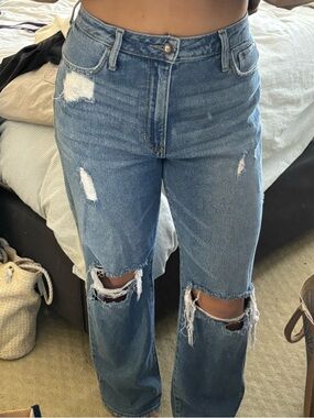 Hollister Ripped Straight-Leg / Boyfriend Jeans